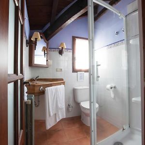 Basic Private Bathroom King Room